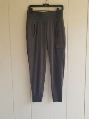 Athleta Sutton Jogger Cargo Pants Dark Olive Green Stretch Womens Size 2 Pockets